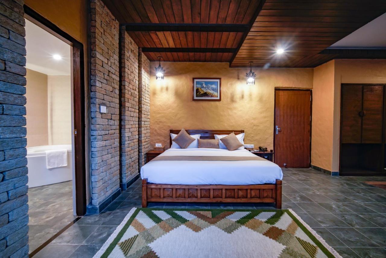 Bar Peepal Resort Ποκάρα Εξωτερικό φωτογραφία Deluxe Suite