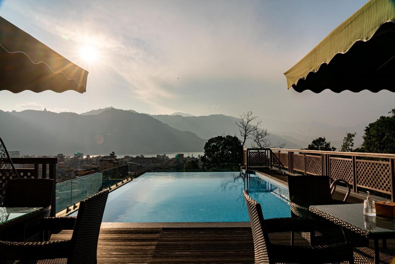 Bar Peepal Resort Ποκάρα Εξωτερικό φωτογραφία The swimming pool at the hotel