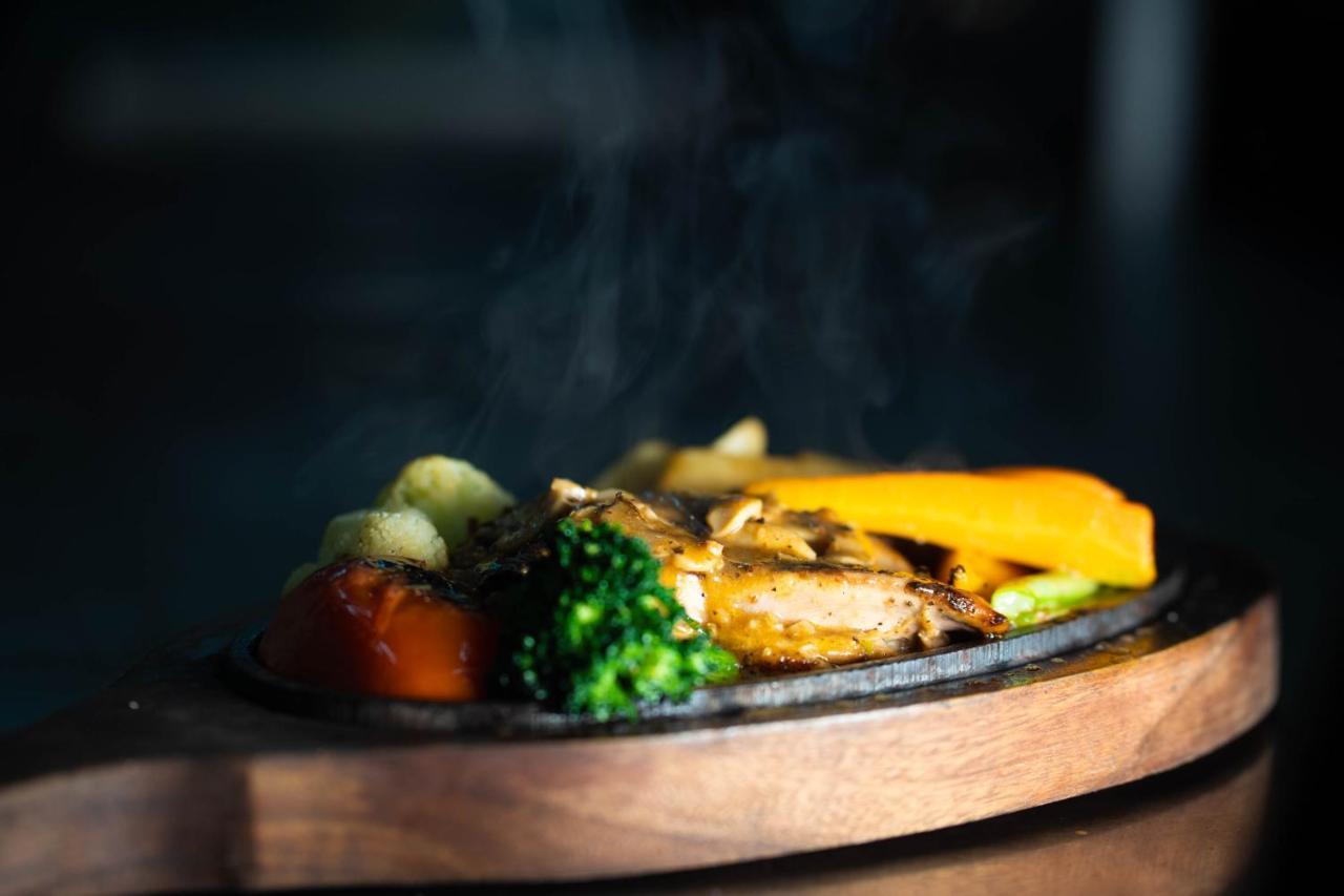Bar Peepal Resort Ποκάρα Εξωτερικό φωτογραφία A sizzler