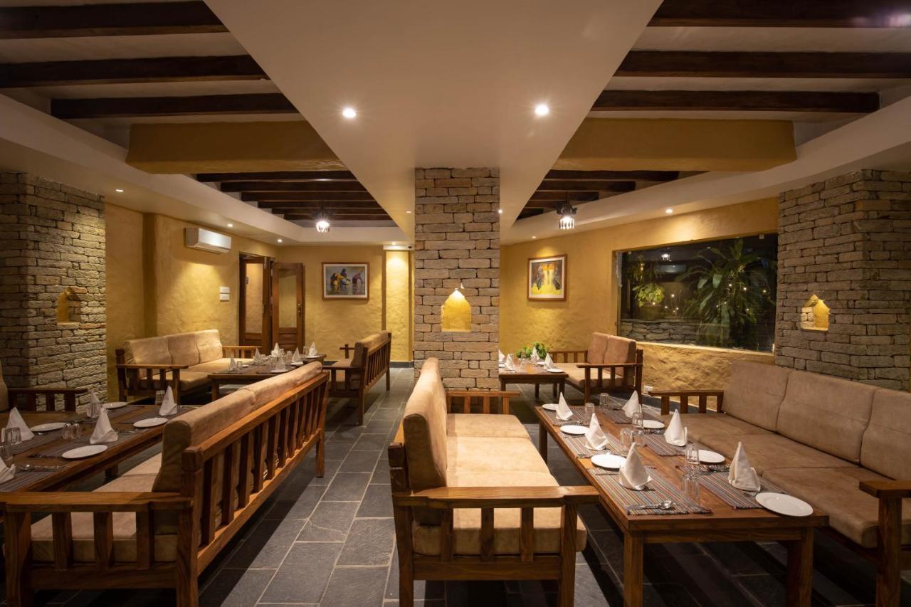 Bar Peepal Resort Ποκάρα Εξωτερικό φωτογραφία The interior of a restaurant in Kathmandu, Nepal