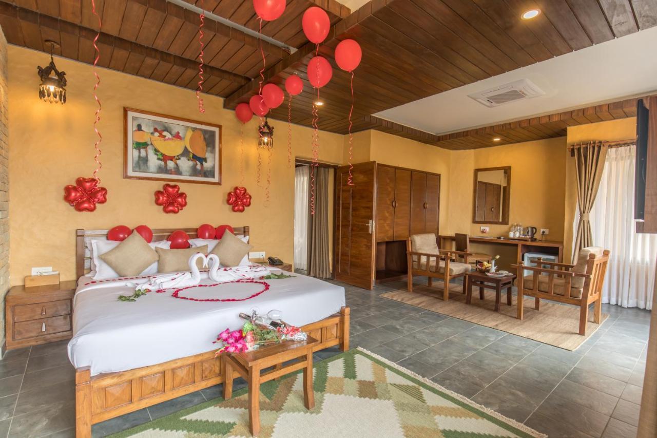 Bar Peepal Resort Ποκάρα Εξωτερικό φωτογραφία A room at the resort