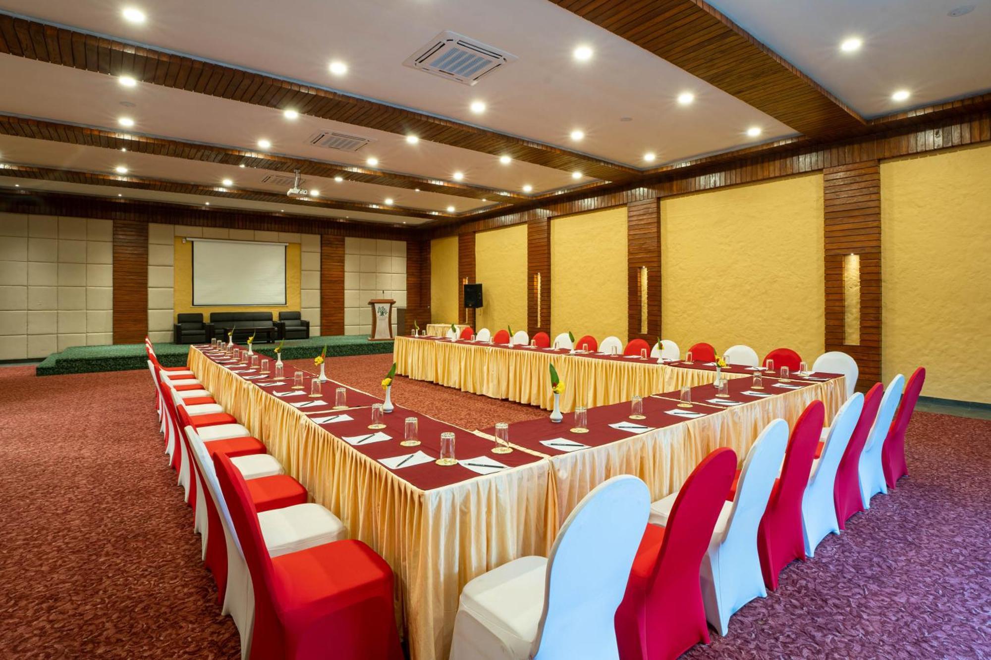 Bar Peepal Resort Ποκάρα Εξωτερικό φωτογραφία Meeting room