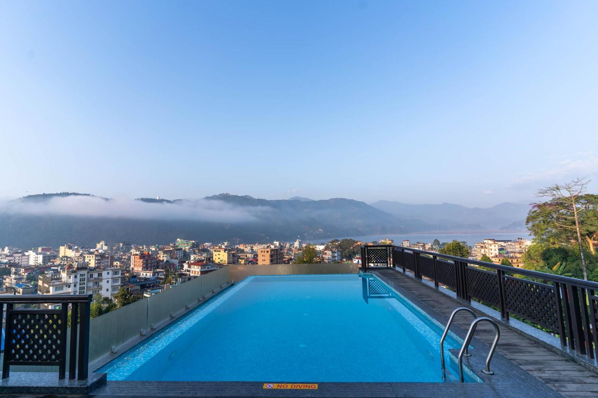 Bar Peepal Resort Ποκάρα Εξωτερικό φωτογραφία View of the city from the hotel