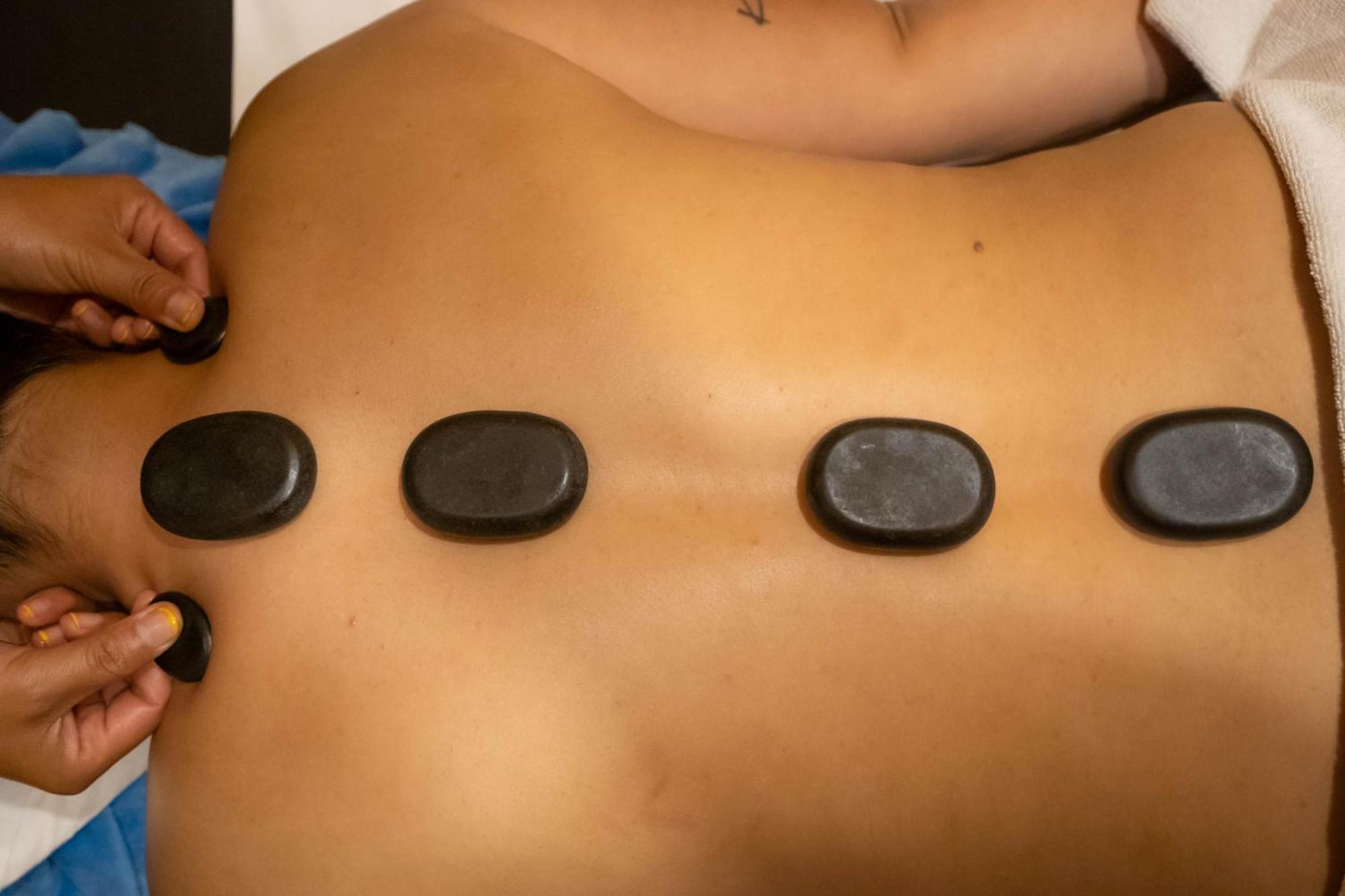 Bar Peepal Resort Ποκάρα Εξωτερικό φωτογραφία Hot stone massage