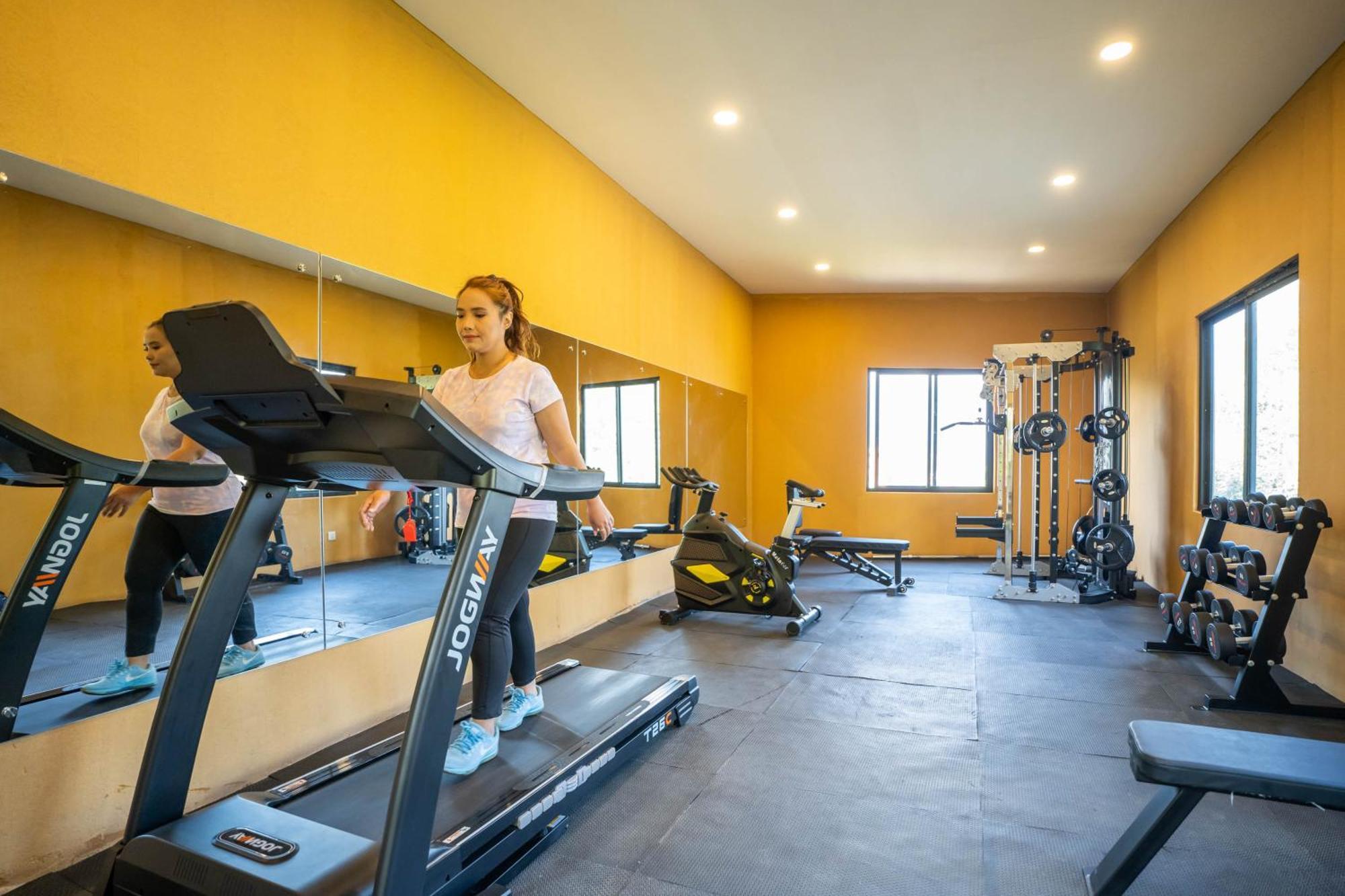 Bar Peepal Resort Ποκάρα Εξωτερικό φωτογραφία The gym at the University of Rwanda