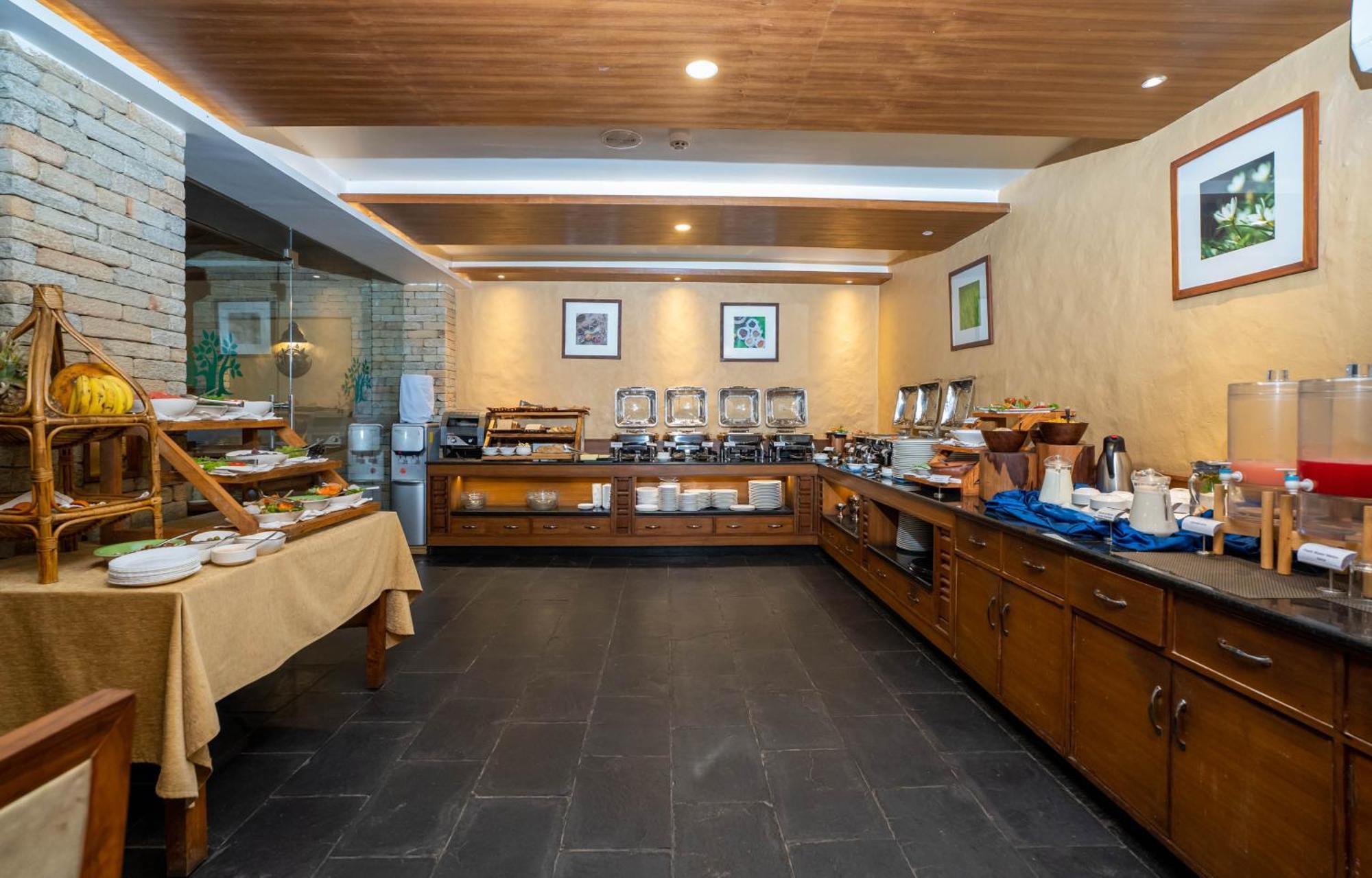 Bar Peepal Resort Ποκάρα Εξωτερικό φωτογραφία The buffet at the restaurant