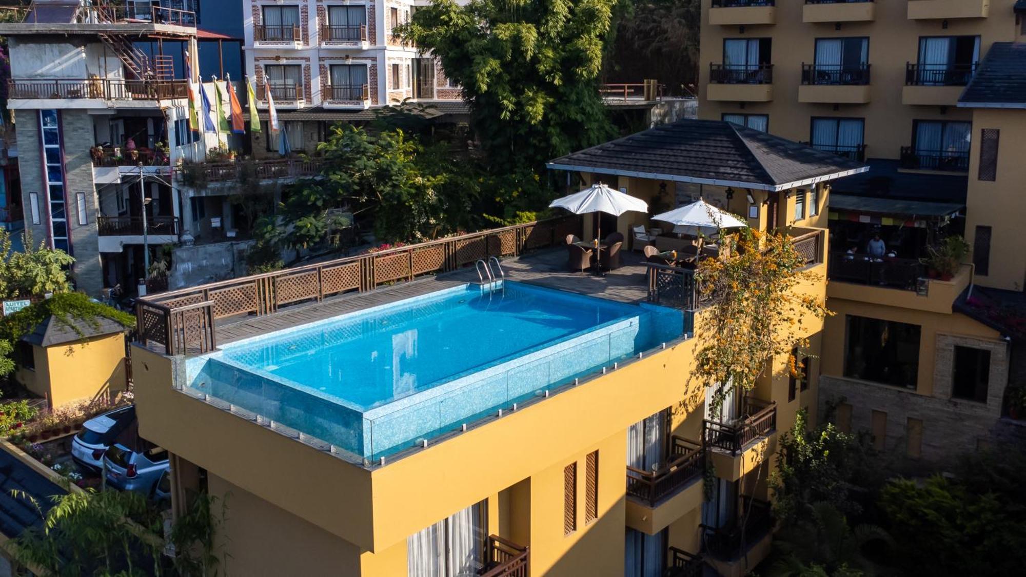 Bar Peepal Resort Ποκάρα Εξωτερικό φωτογραφία Rooftop pool at the Hotel
