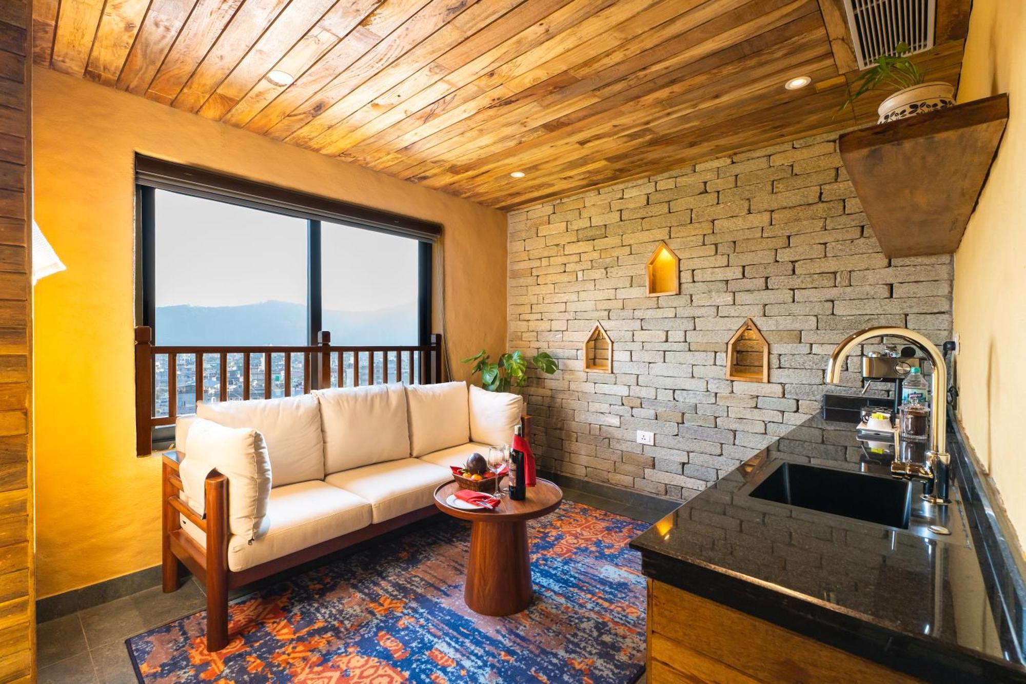Bar Peepal Resort Ποκάρα Εξωτερικό φωτογραφία A living room in a typical apartment