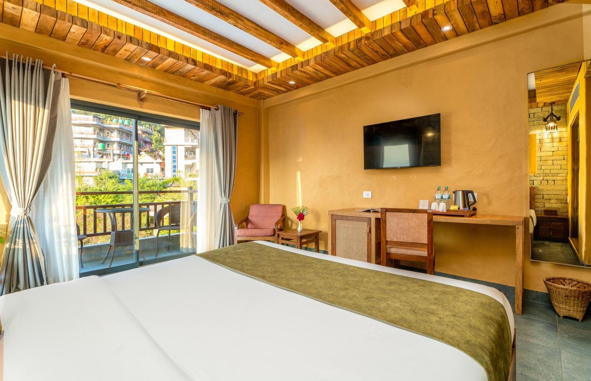 Bar Peepal Resort Ποκάρα Εξωτερικό φωτογραφία Deluxe Room